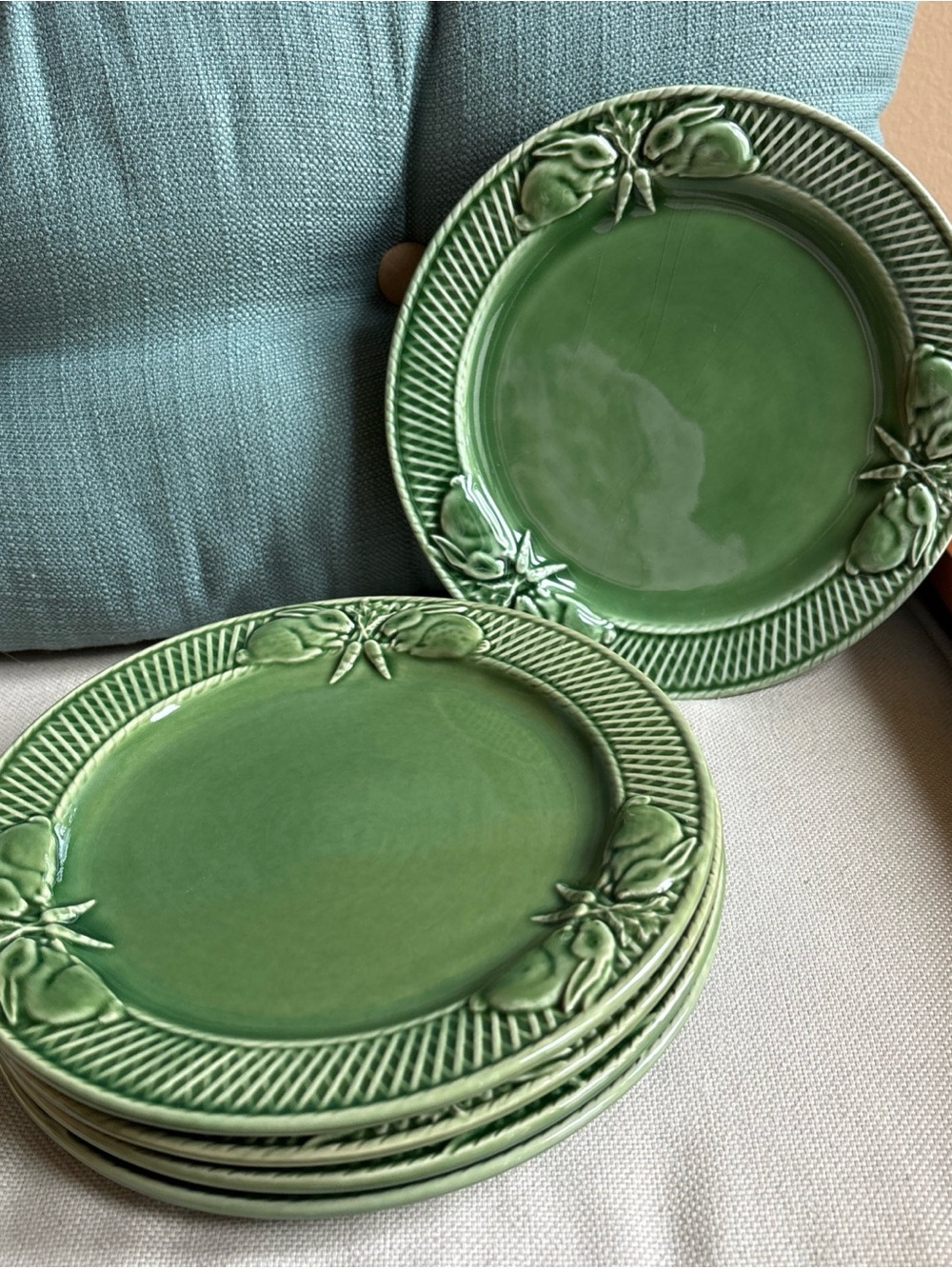 NEW Set of 5 Bordallo Pinheiro Green Rabbit Bunny Lunch Plates, Round 8 inches